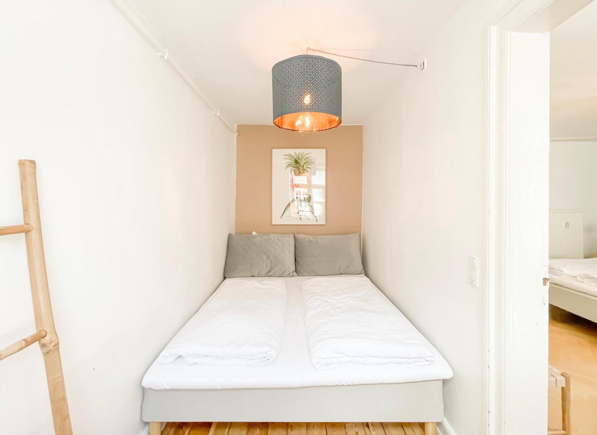 Large With 4 Bedrooms In Appartement *