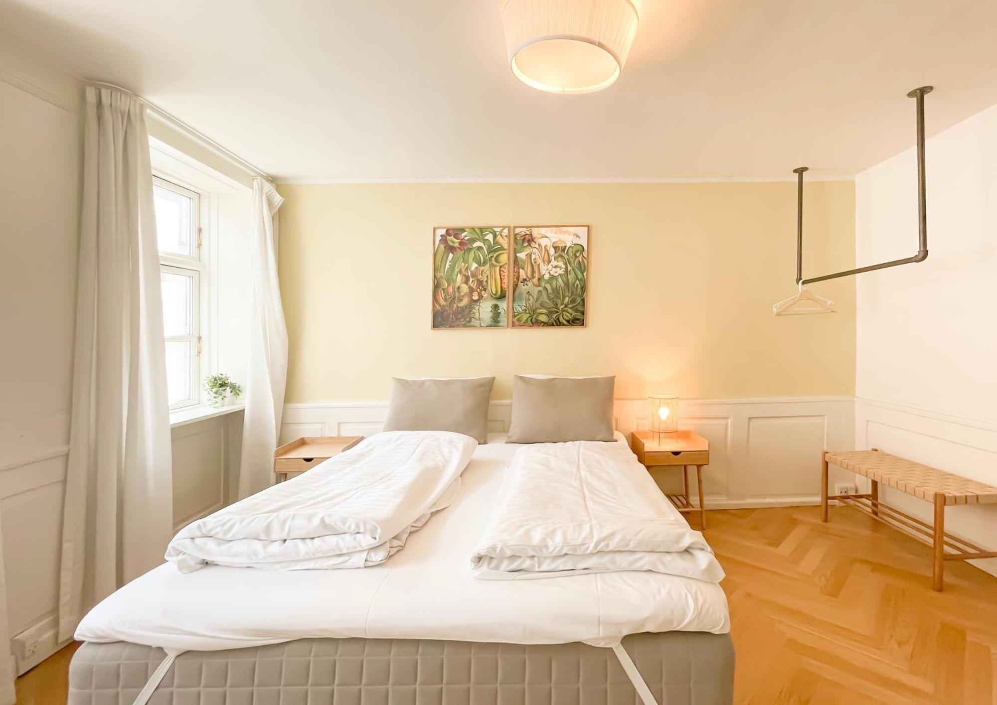 Large With 4 Bedrooms In Appartement