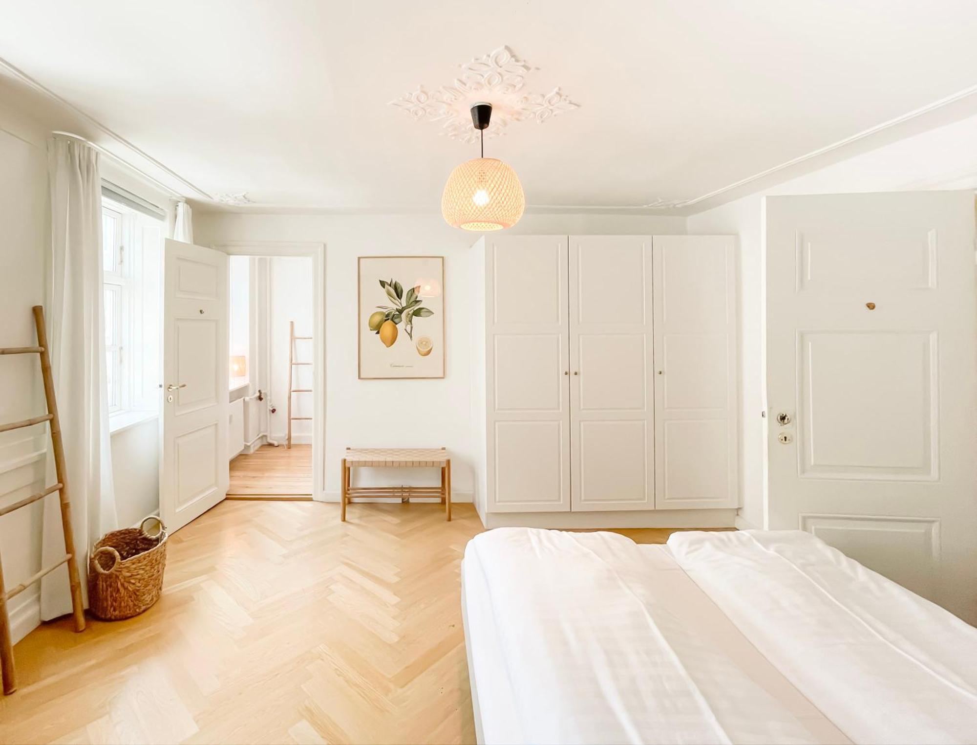 Large With 4 Bedrooms In Appartement Kopenhagen